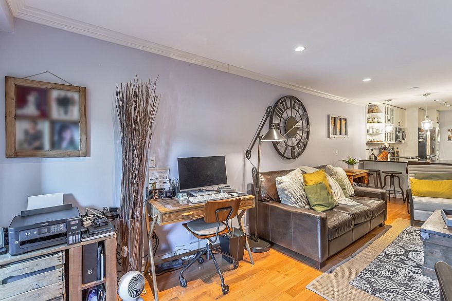 101 1352 W 10th Avenue