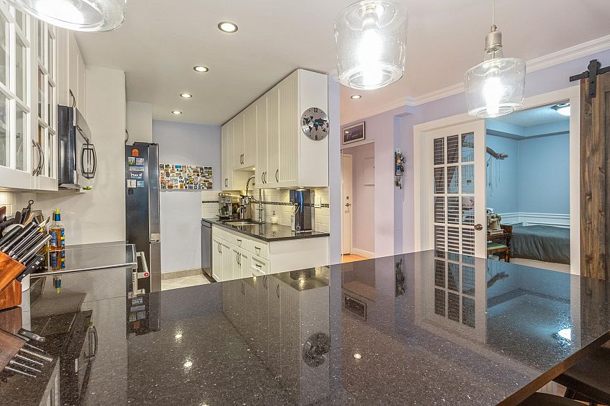 101 1352 W 10th Avenue