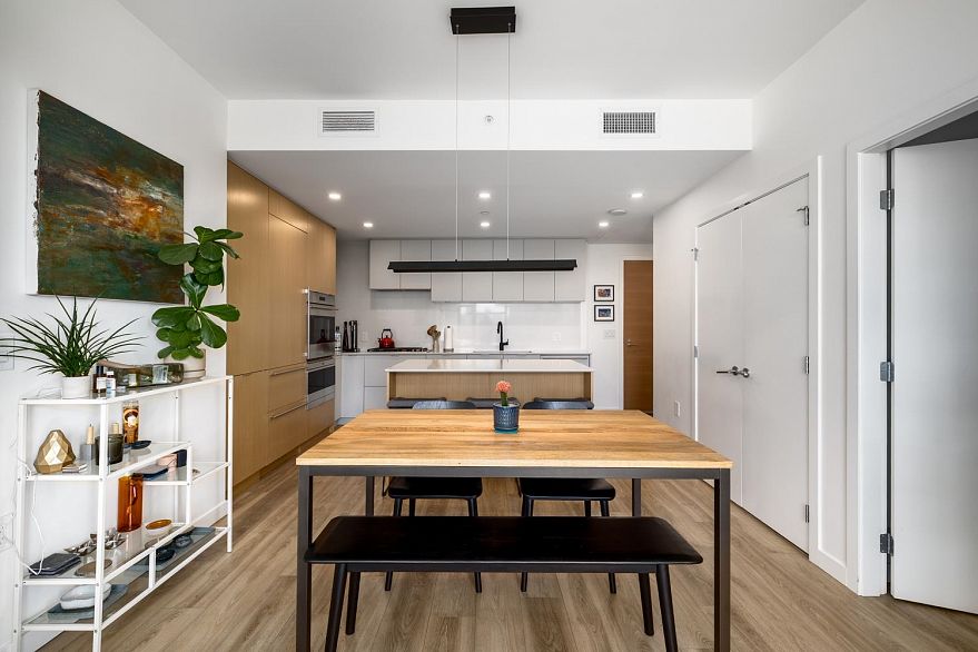 706 210 E 5th Avenue