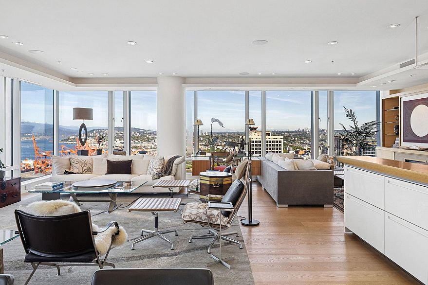 4501 1011 W Cordova Street