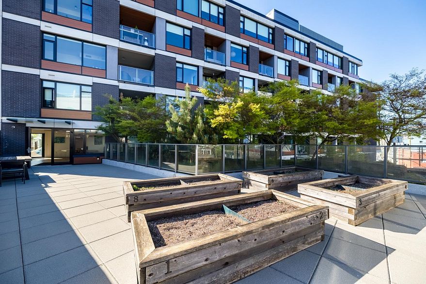 706 210 E 5th Avenue