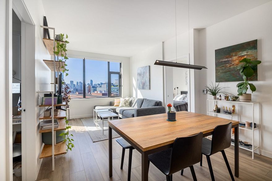 706 210 E 5th Avenue