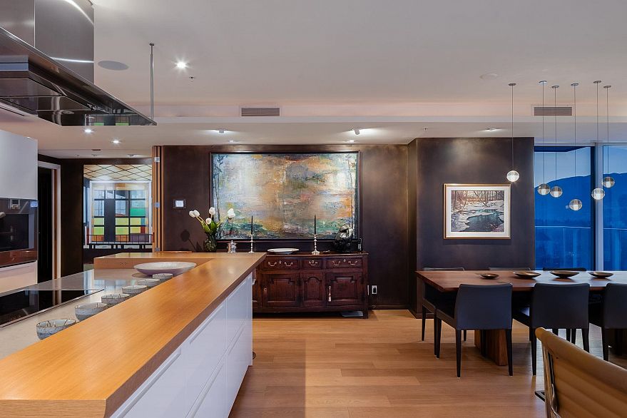 4501 1011 W Cordova Street