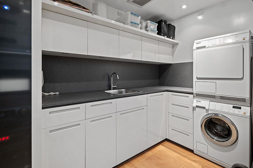 4501 1011 W Cordova Street