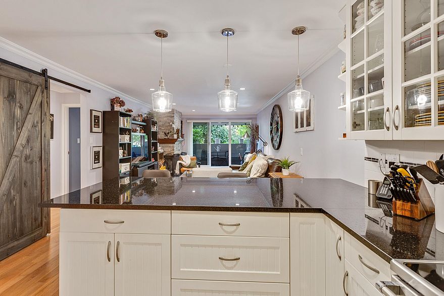 101 1352 W 10th Avenue