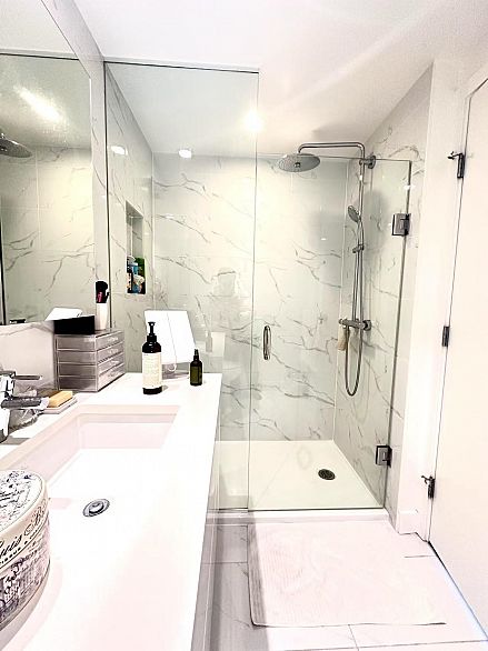 416 8181 Chester Street