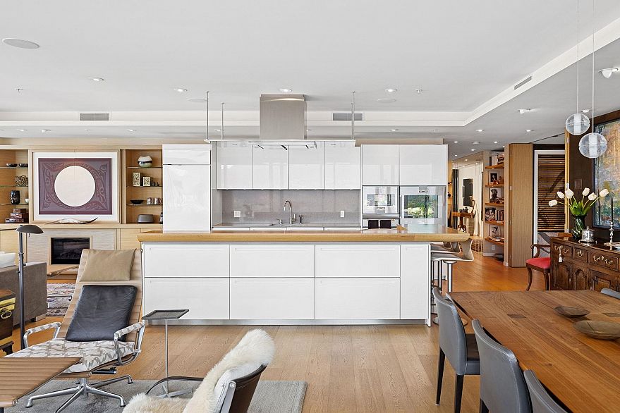 4501 1011 W Cordova Street