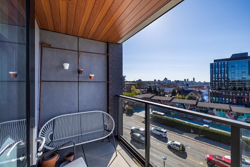 706 210 E 5th Avenue