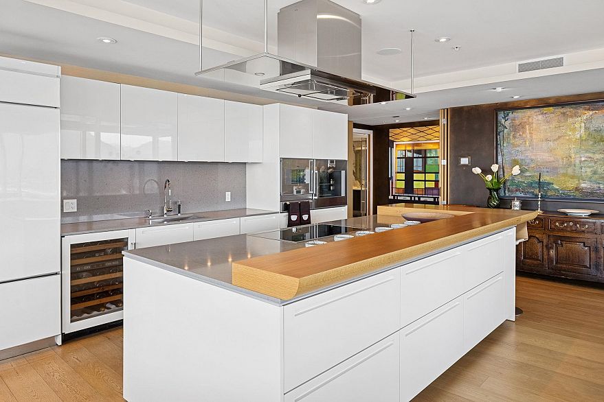 4501 1011 W Cordova Street