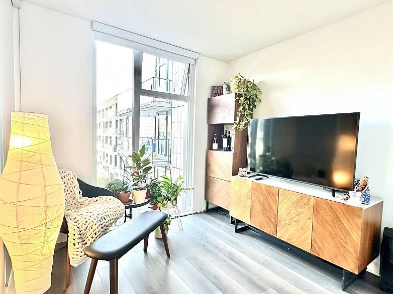 416 8181 Chester Street