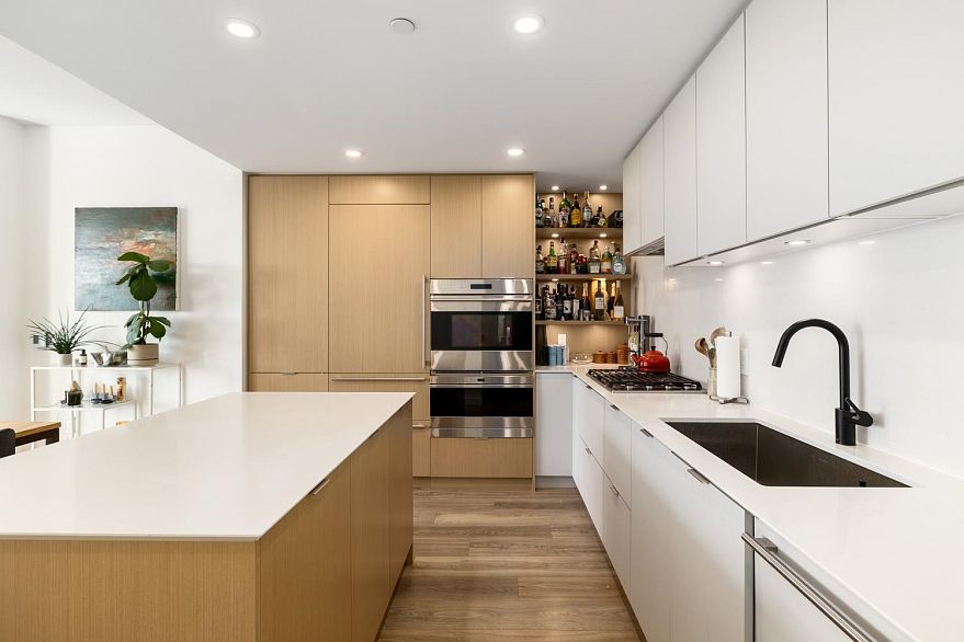 706 210 E 5th Avenue