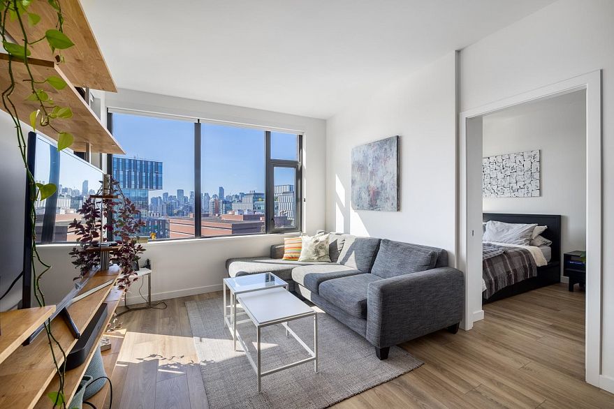 706 210 E 5th Avenue