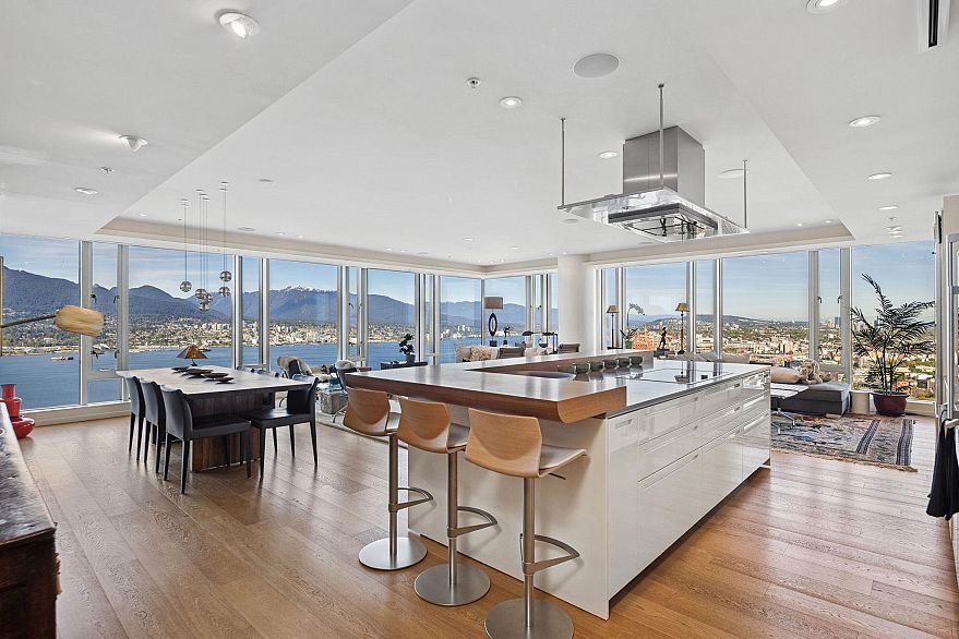 4501 1011 W Cordova Street