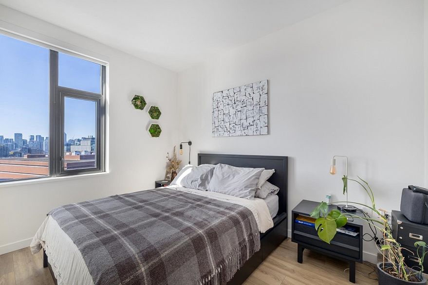 706 210 E 5th Avenue