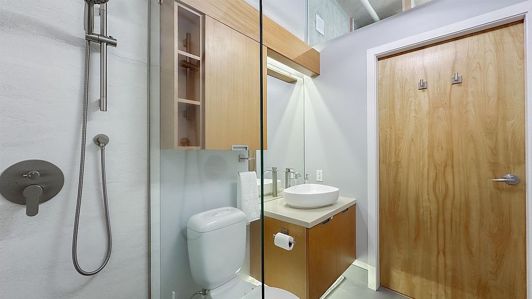 304 495 W 6th Avenue