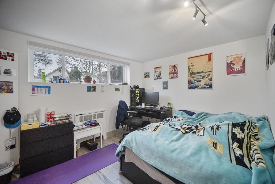 2871 E Pender Street