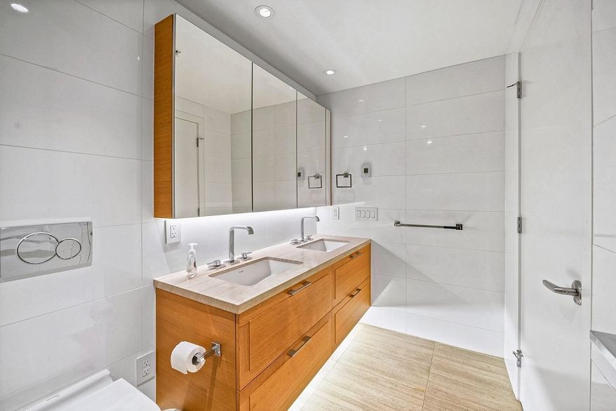 212 7128 Adera Street