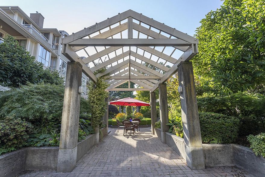 405 3777 W 8th Avenue