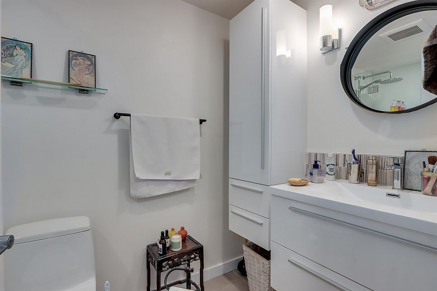 406 998 W 19th Avenue