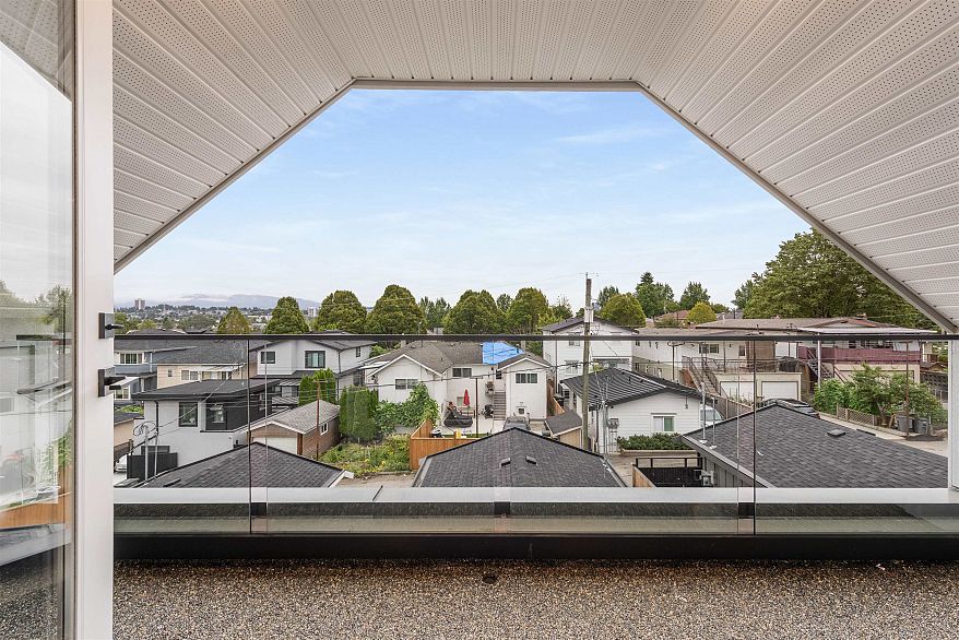 2 1160 Rossland Street