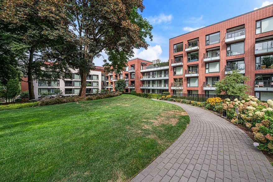 212 7128 Adera Street