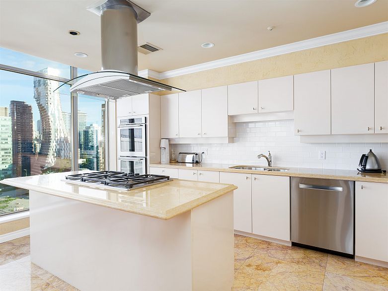 PH3 1790 Bayshore Drive