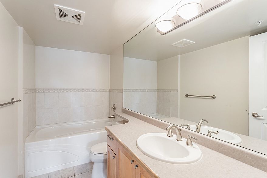 303 3580 W 41st Avenue