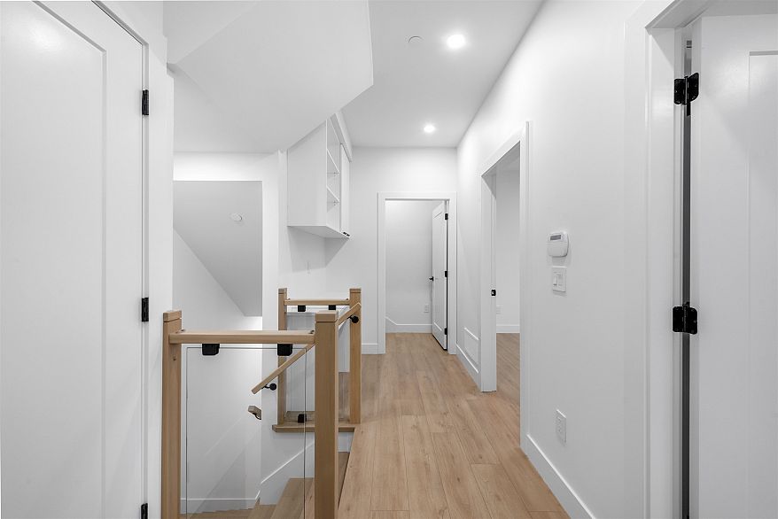 2 1160 Rossland Street