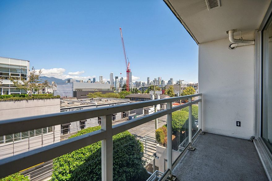 416 1635 West 3rd Avenue