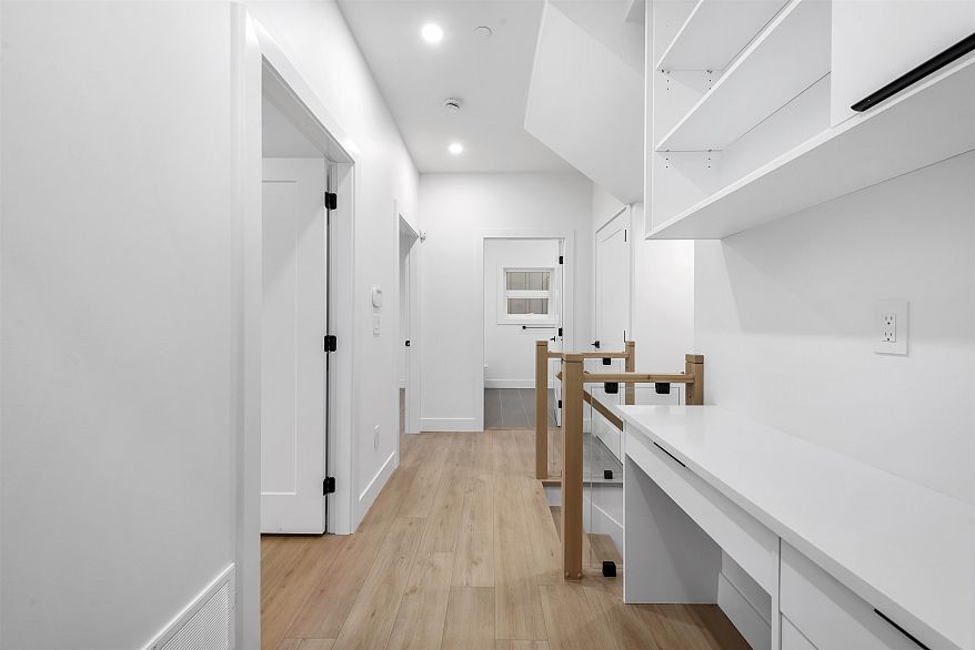 2 1160 Rossland Street