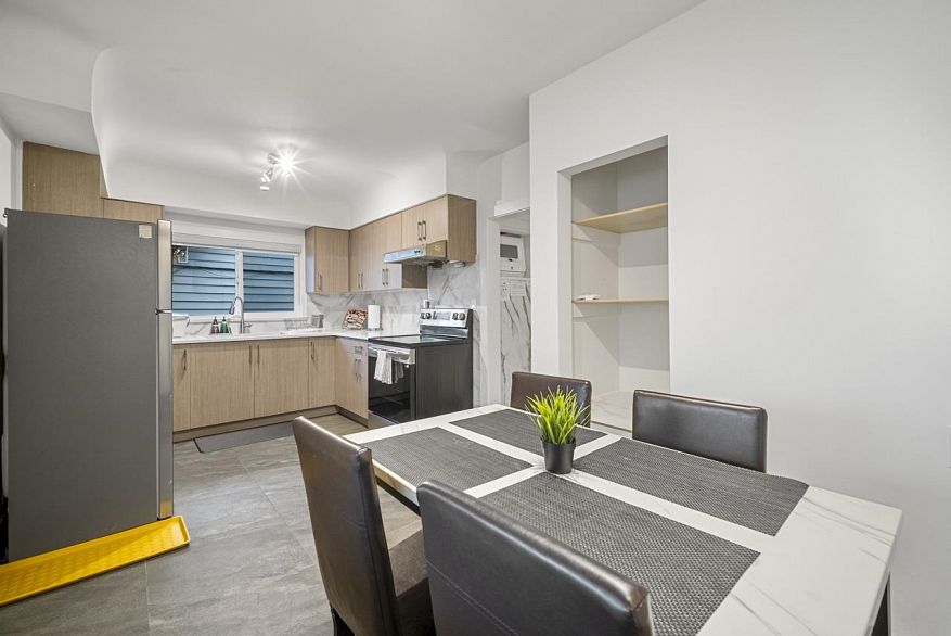 2871 E Pender Street