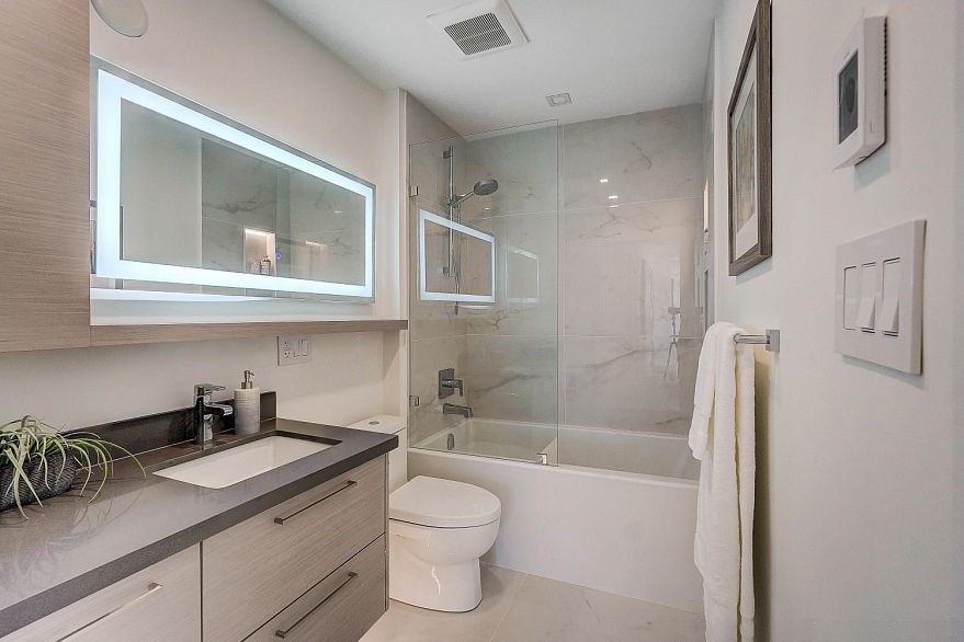 903 1211 Melville Street