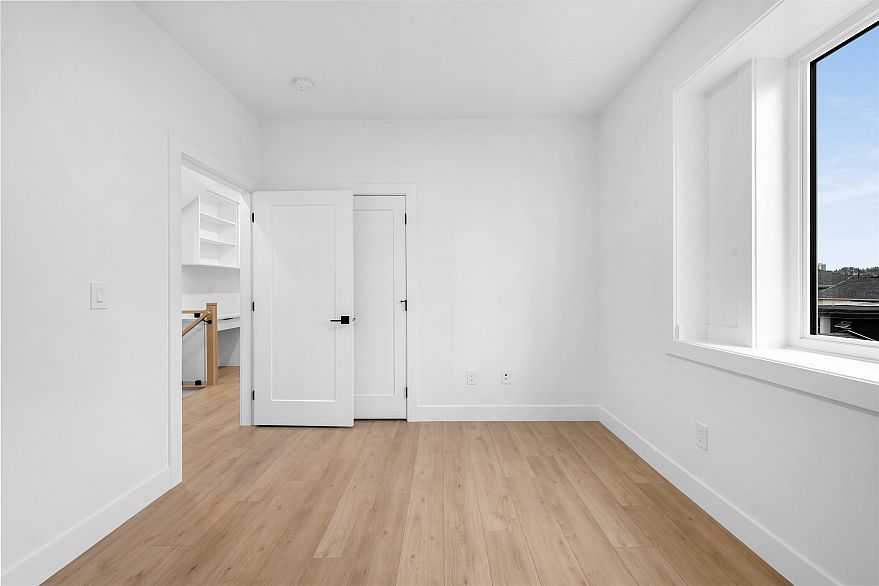 2 1160 Rossland Street