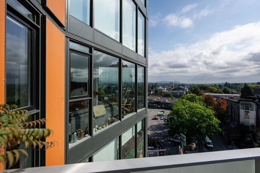 905 285 E 10th Avenue