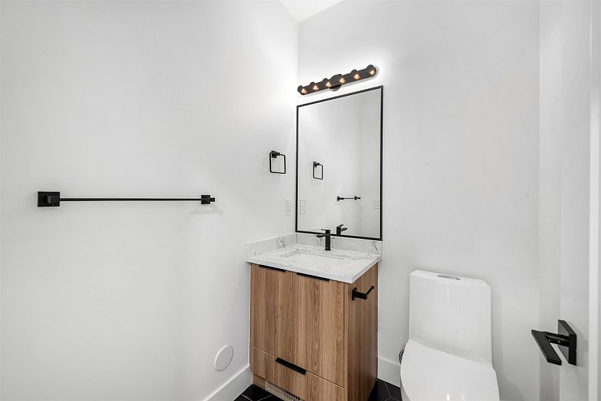 2 1160 Rossland Street