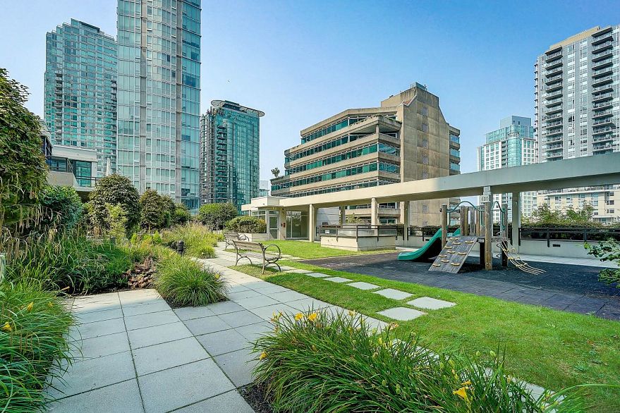 903 1211 Melville Street