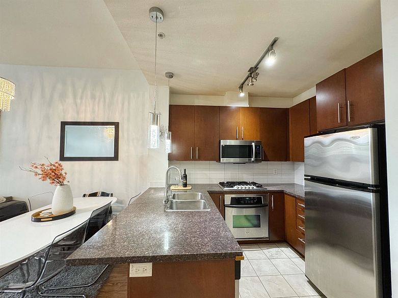 415 3651 Foster Avenue