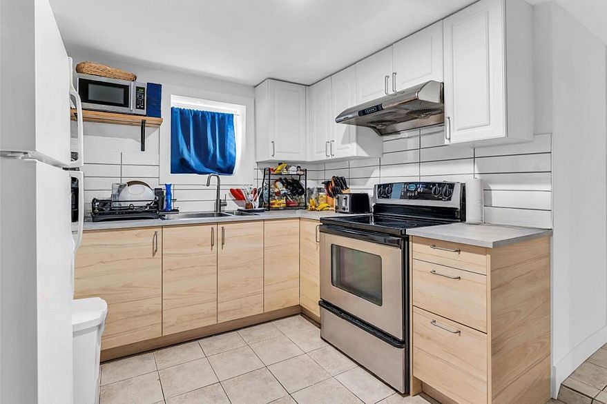 2942 E Georgia Street