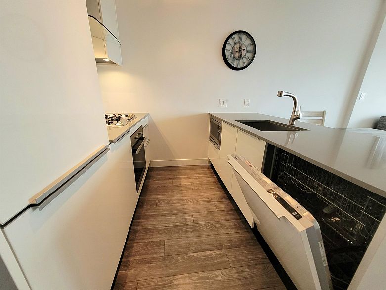 2501 1283 Howe Street