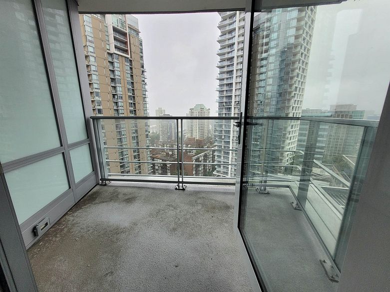 2501 1283 Howe Street