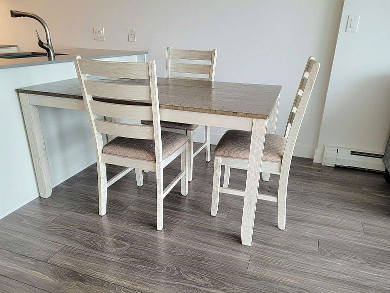 2501 1283 Howe Street