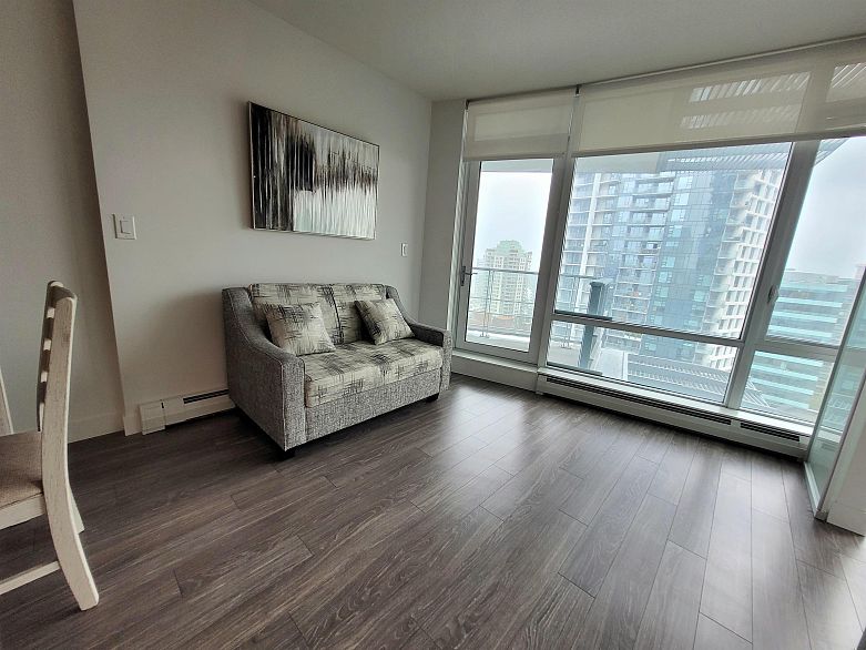 2501 1283 Howe Street