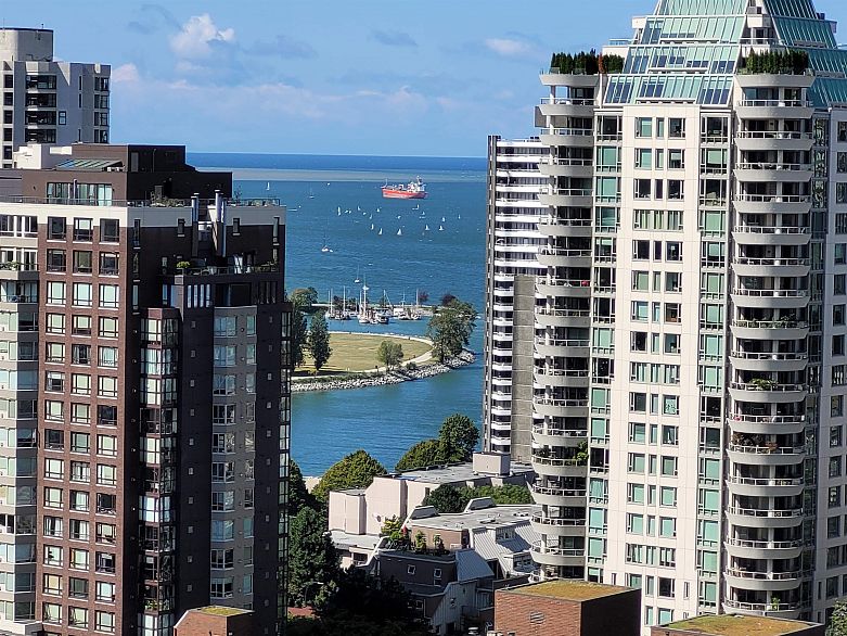 2501 1283 Howe Street