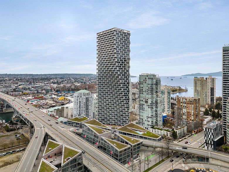 2702 1480 Howe Street