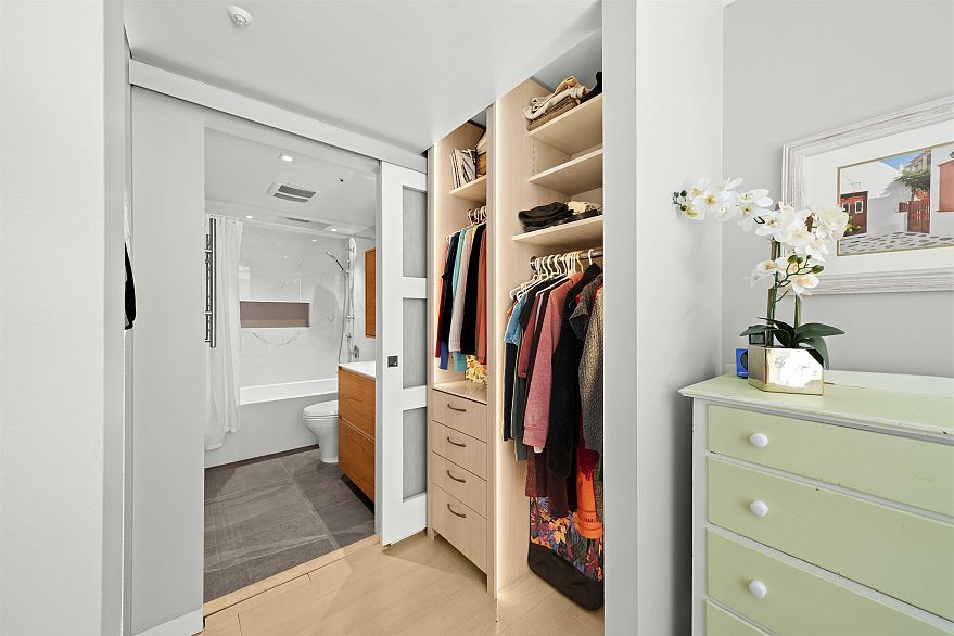 1201 888 Hamilton Street