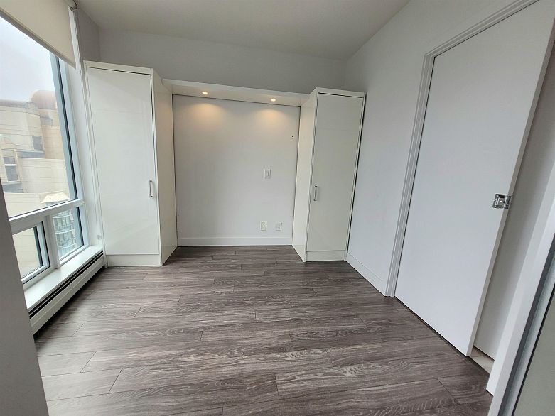 2501 1283 Howe Street