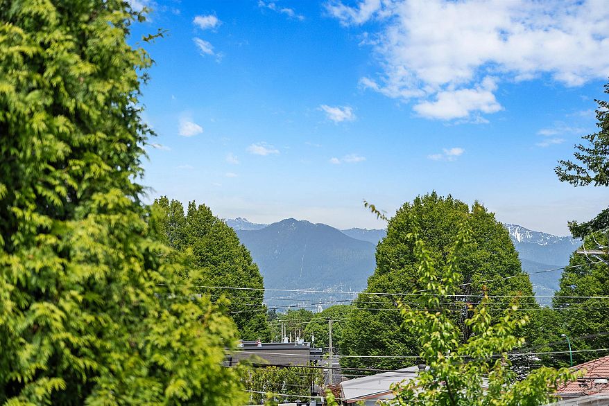 4988 Sherbrooke Street