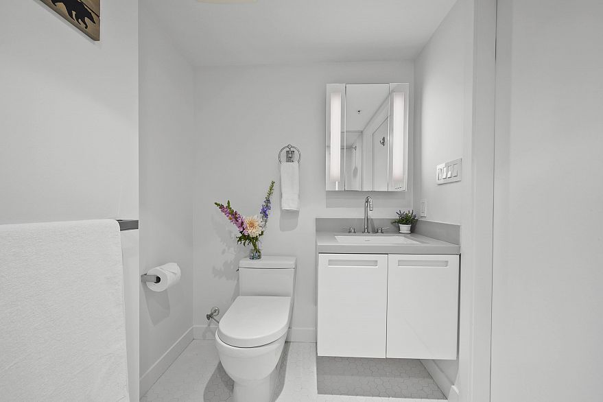 1205 188 Keefer Street