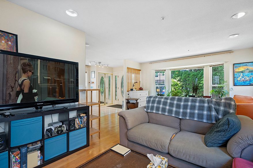 4988 Sherbrooke Street