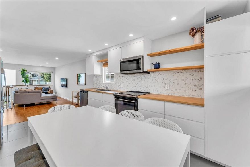 2942 E Georgia Street